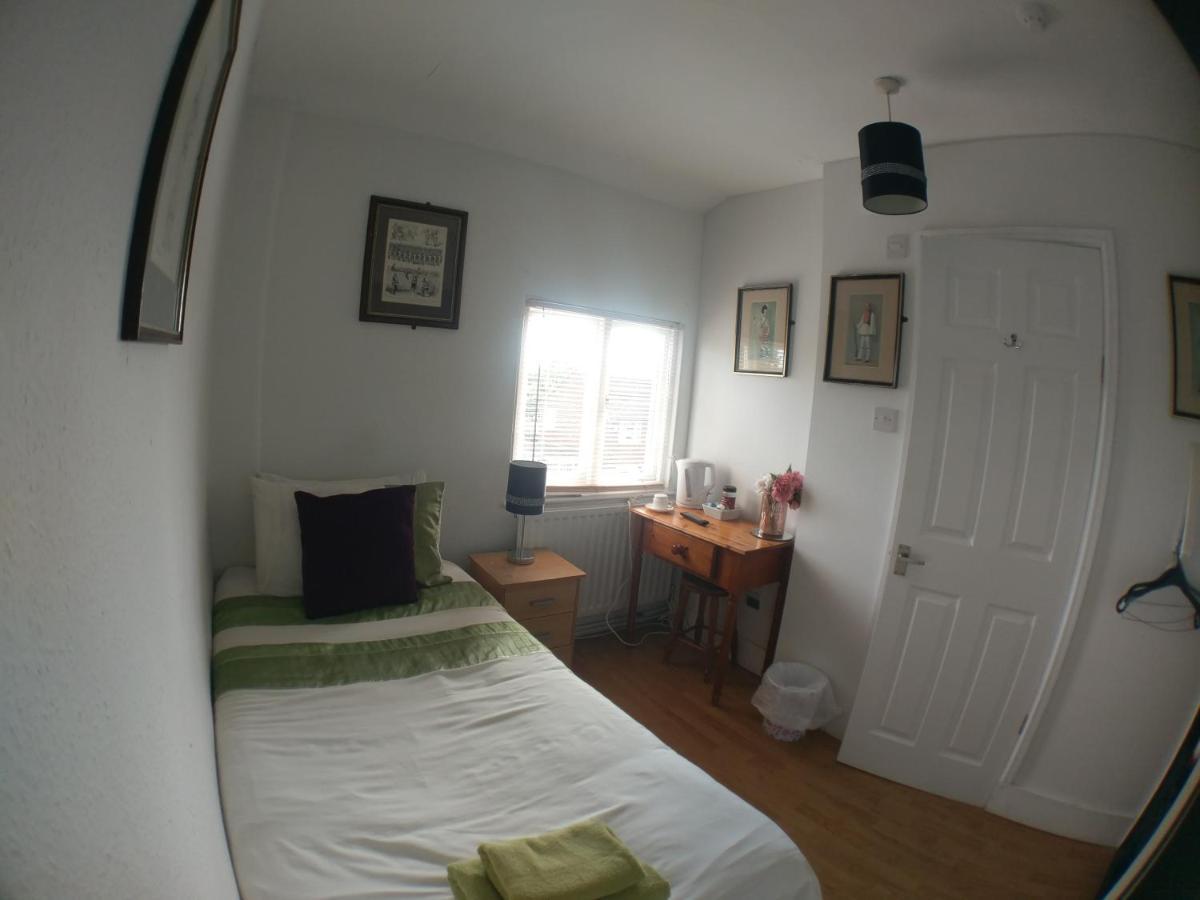 Bed and Breakfast The Rifle Volunteer Ware Habitación foto